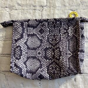 ESTEE LAUDER PURPLE SNAKESKIN PRINT ZIP TOP MAKEUP COSMETIC POUCH/BAG